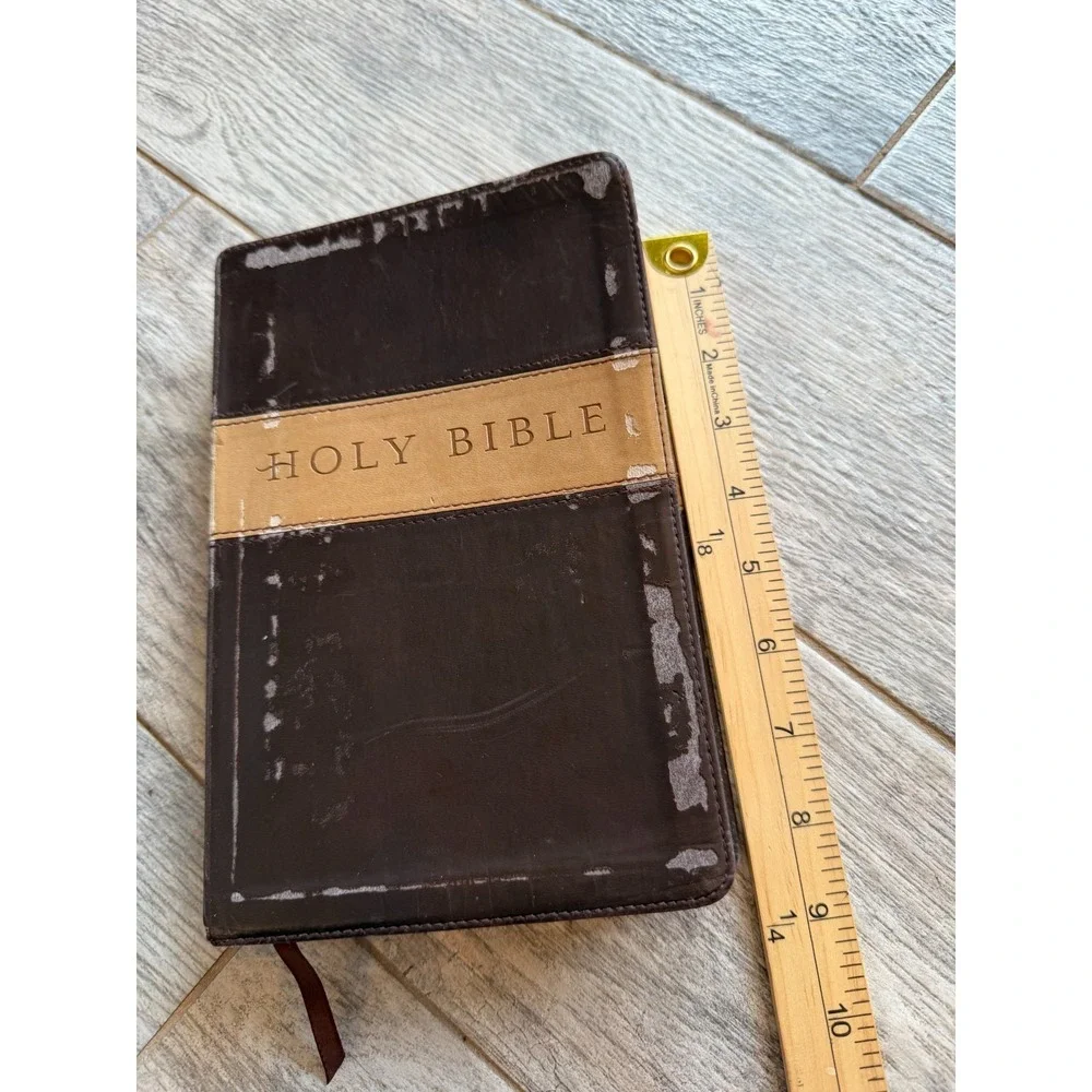 New Living Translation Tyndale House Holy Bible Gift Award NLT Leather Like Used